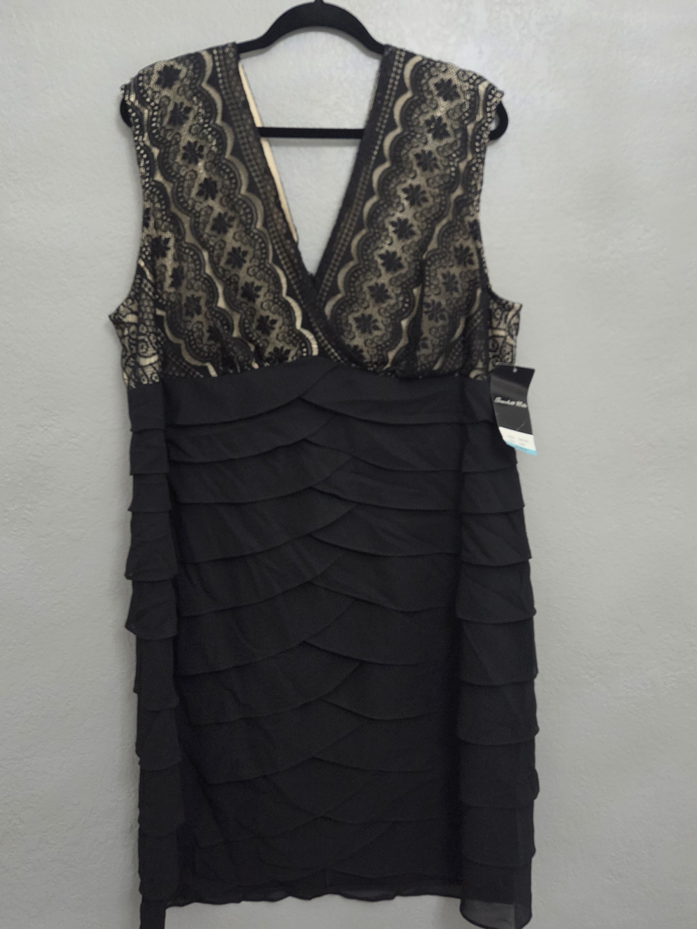 NWT Scarlett Nite Black Lace-Trim Ruffle Midi Dress with V-Neck